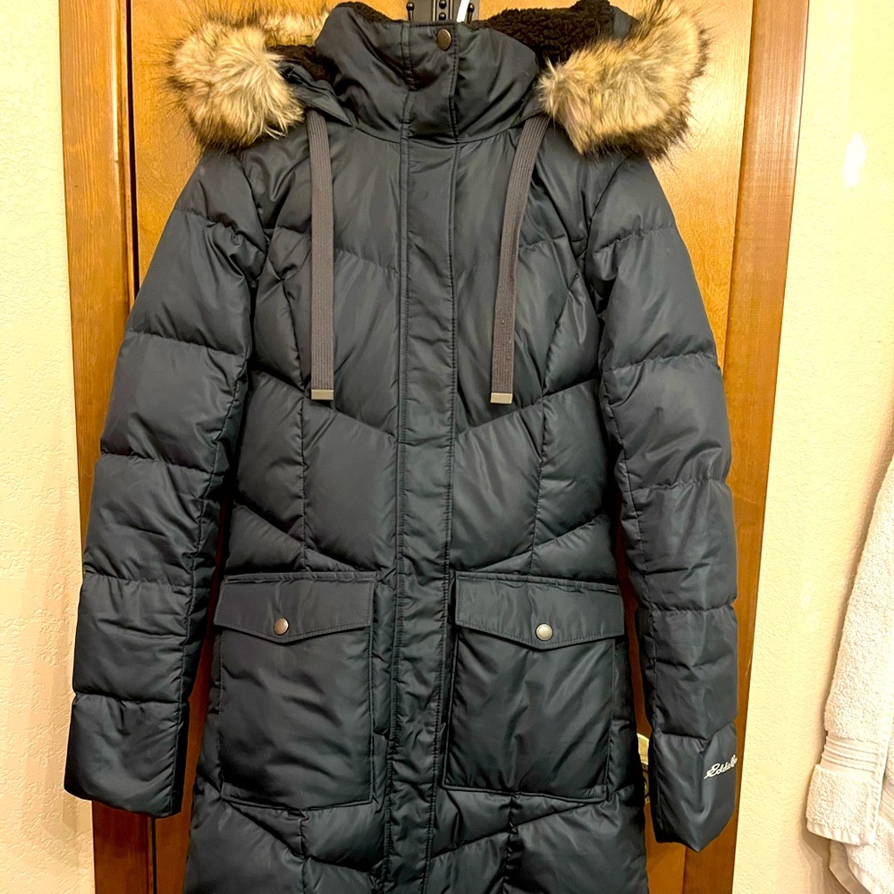 Adorable Eddie Bauer ladies puffer jacket